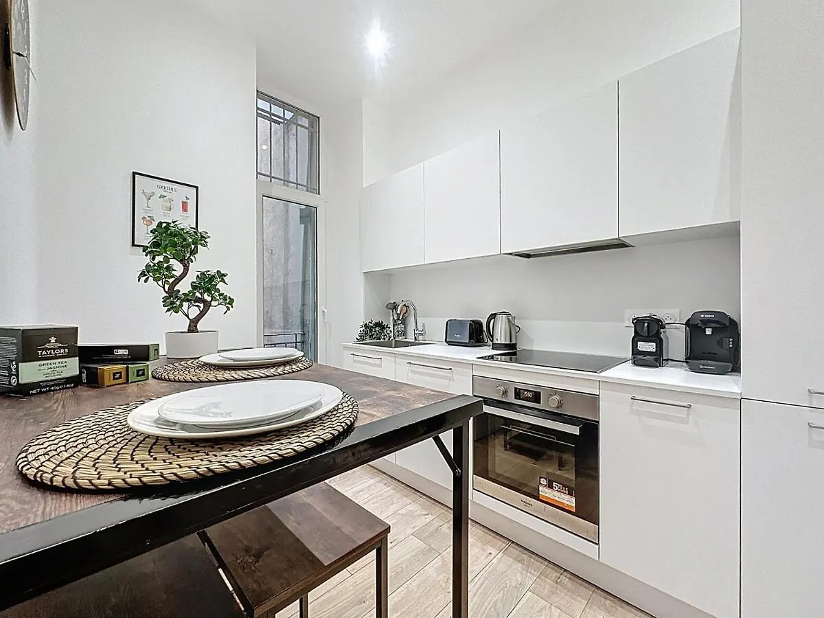 3 Air-Conditioned Rooms With Unobstructed View Nizza 0*,  Francia